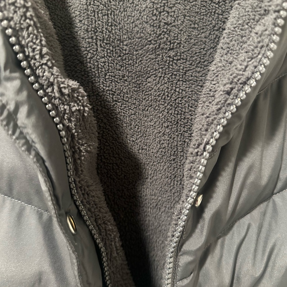 J Crew Women’s Black Down Puffer Vest Medium - Picture 4 of 4